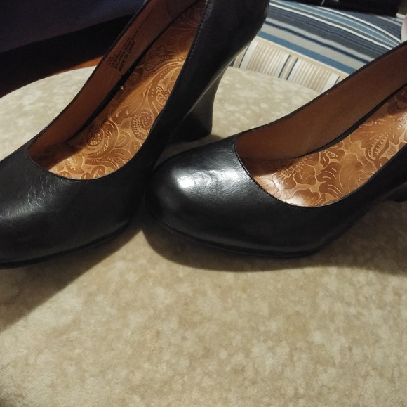 Shoes - Picture 4 of 4